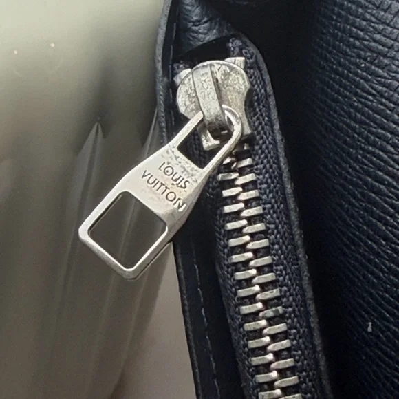 Louis Vuitton Taiga Brazza Navy Bifold Wallet with Box - Picture 8 of 11